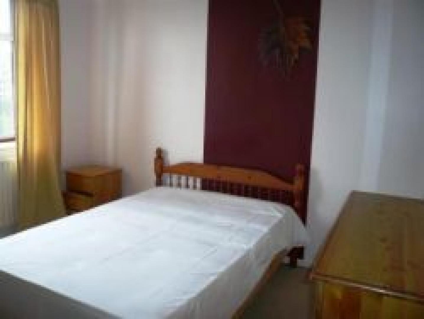 			2 Bedroom, 1 bath, 1 reception Flat			 Hillgrove Road, SWISS COTTAGE